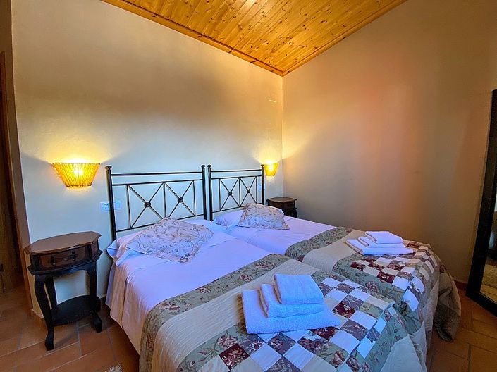 Image No.15-5 Bed Townhouse for sale