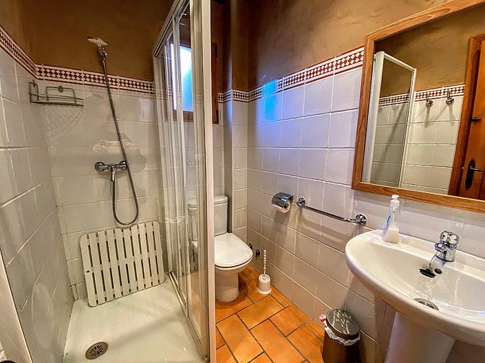 Image No.16-5 Bed Townhouse for sale