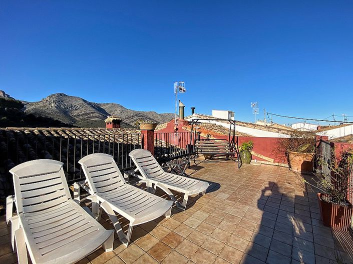 Image No.17-5 Bed Townhouse for sale