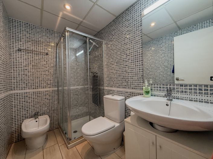 Image No.12-2 Bed Property for sale