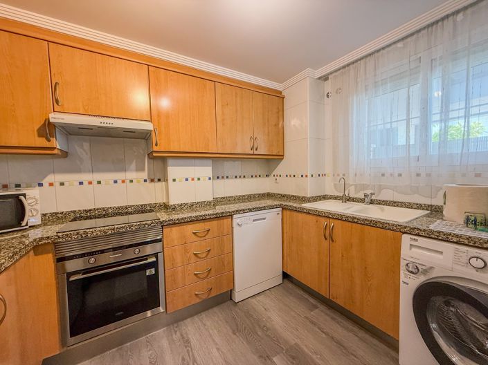 Image No.4-2 Bed Property for sale