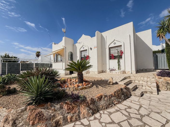 Image No.1-3 Bed Villa for sale