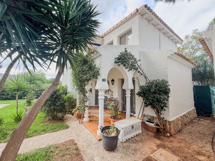 Image No.1-3 Bed Villa for sale