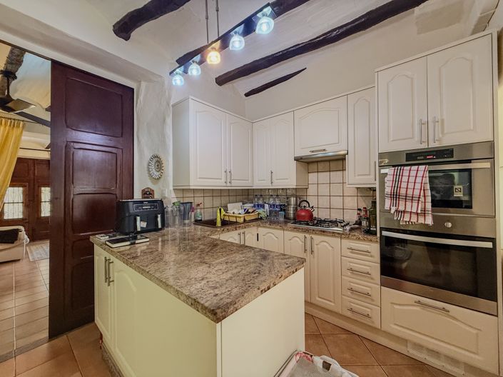 Image No.10-4 Bed Townhouse for sale