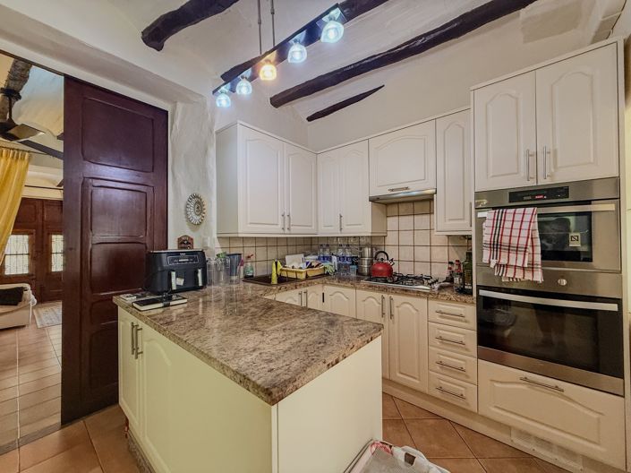 Image No.10-4 Bed Townhouse for sale