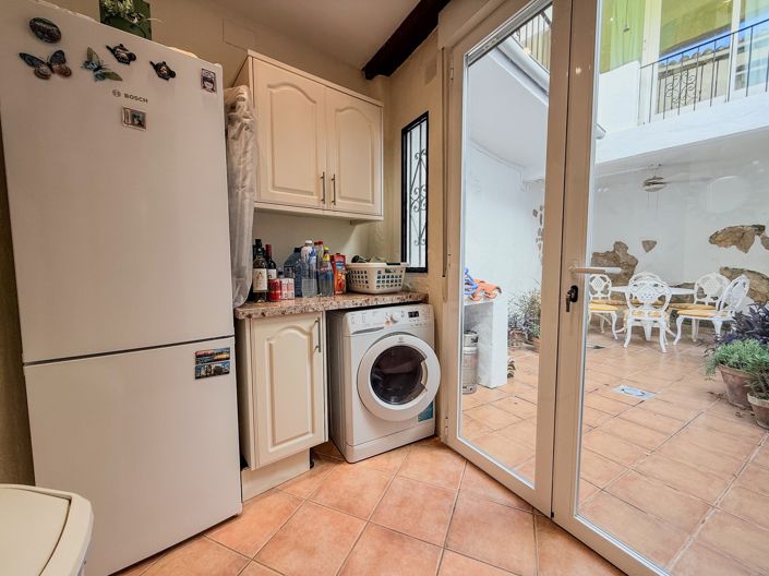 Image No.14-4 Bed Townhouse for sale