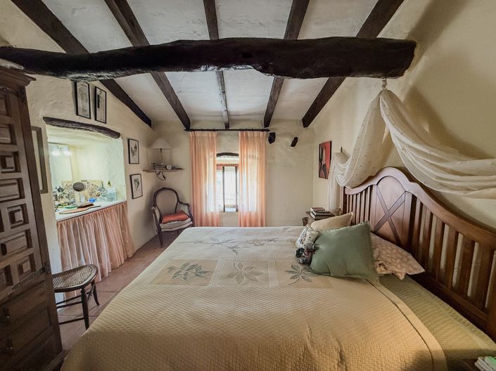 Image No.20-4 Bed Townhouse for sale