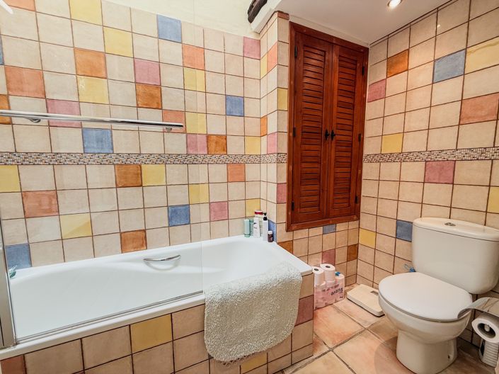 Image No.21-4 Bed Townhouse for sale