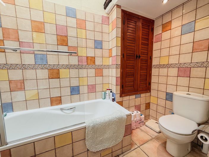 Image No.21-4 Bed Townhouse for sale