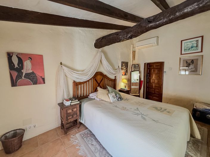 Image No.22-4 Bed Townhouse for sale