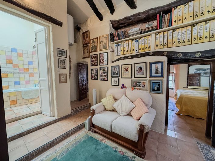 Image No.24-4 Bed Townhouse for sale