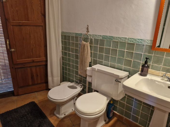 Image No.15-2 Bed Townhouse for sale