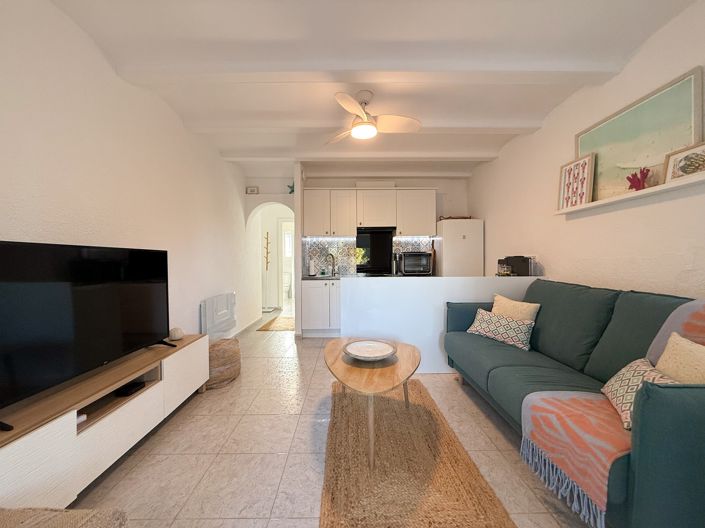 Image No.10-1 Bed Property for sale