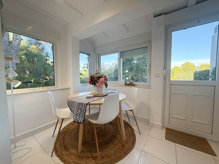 Image No.11-1 Bed Property for sale