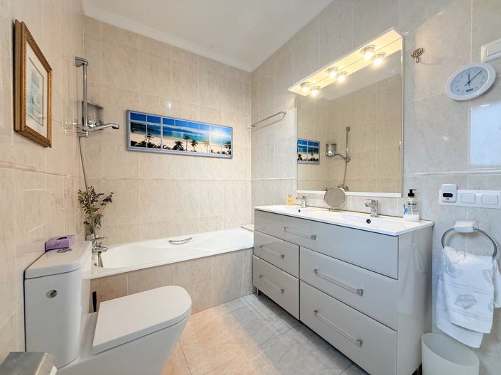 Image No.18-4 Bed Villa for sale