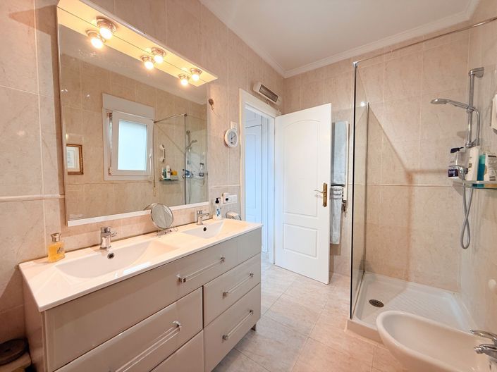 Image No.19-4 Bed Villa for sale