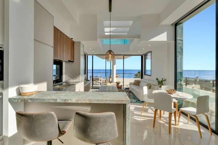 Image No.13-3 Bed Property for sale