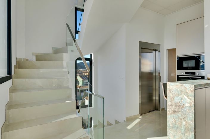 Image No.19-3 Bed Property for sale