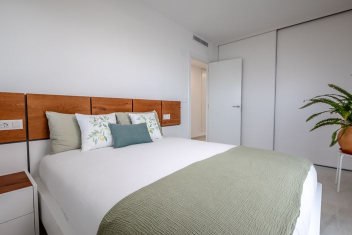 Image No.20-3 Bed Property for sale