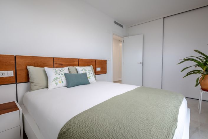 Image No.20-3 Bed Property for sale