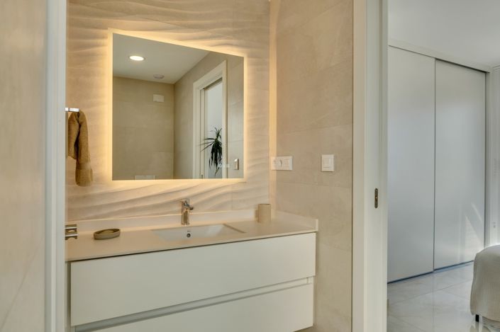 Image No.23-3 Bed Property for sale