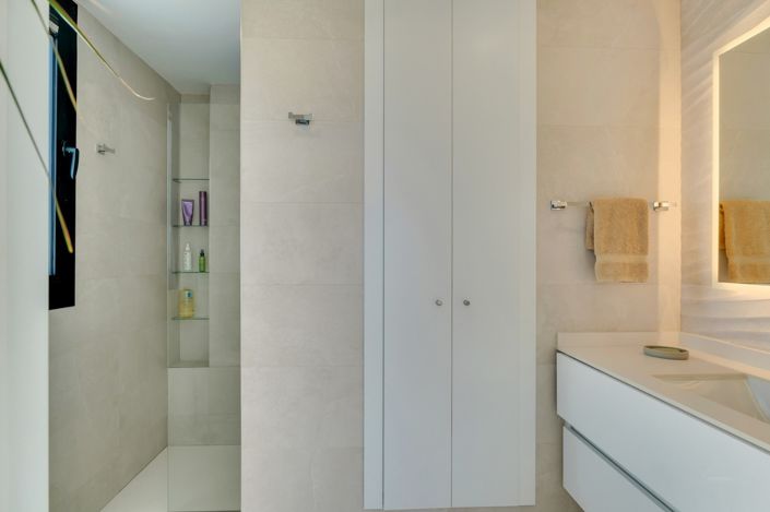 Image No.24-3 Bed Property for sale