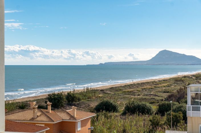 Image No.5-3 Bed Property for sale