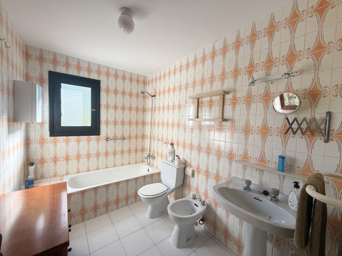 Image No.12-2 Bed Villa for sale