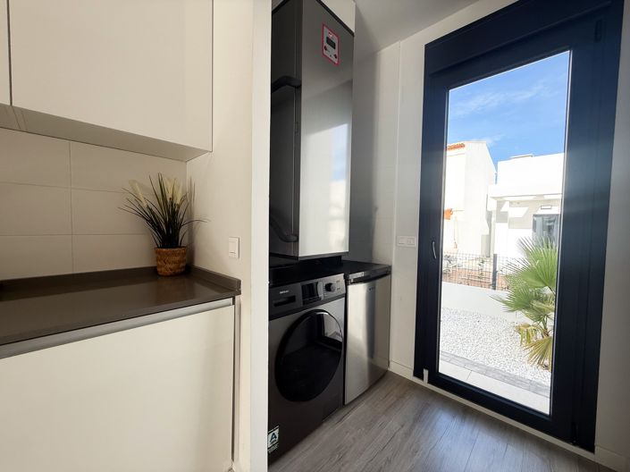 Image No.10-3 Bed Townhouse for sale