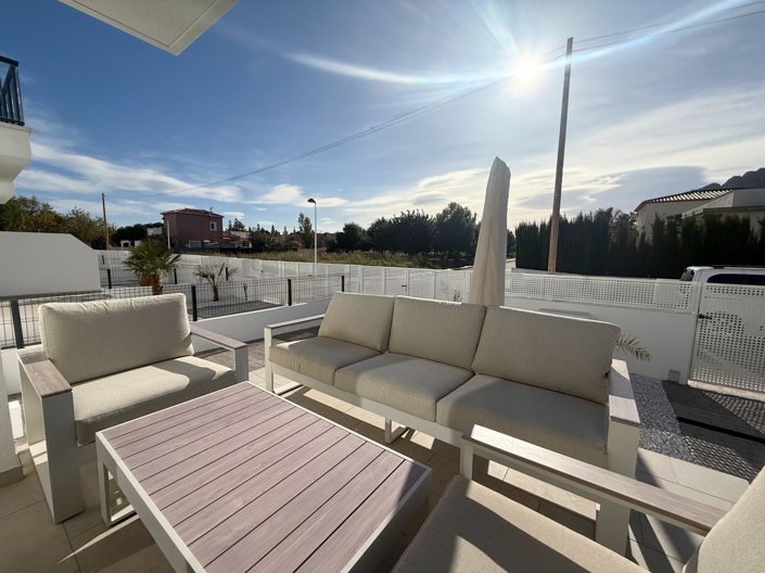 Image No.18-3 Bed Townhouse for sale