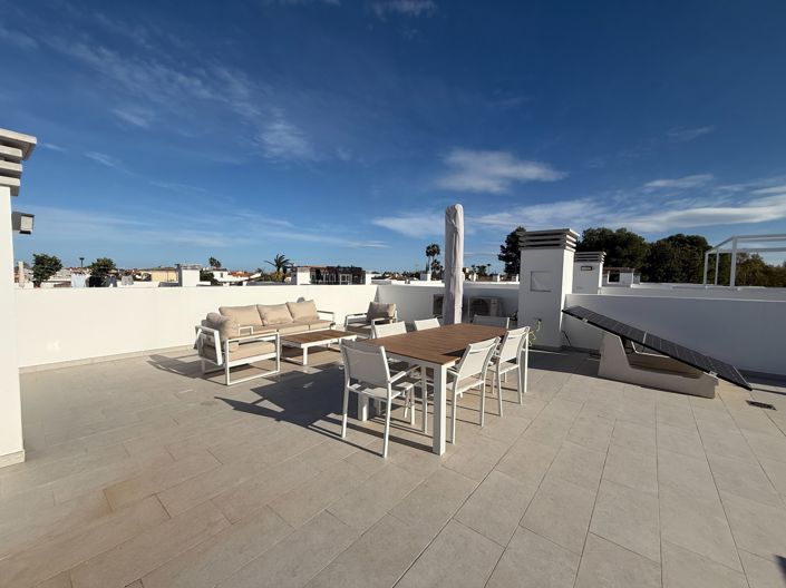 Image No.19-3 Bed Townhouse for sale