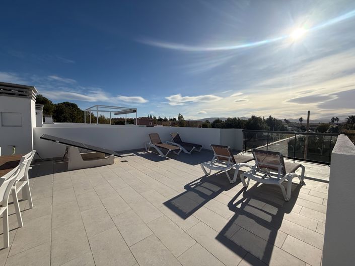 Image No.21-3 Bed Townhouse for sale