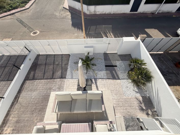 Image No.25-3 Bed Townhouse for sale