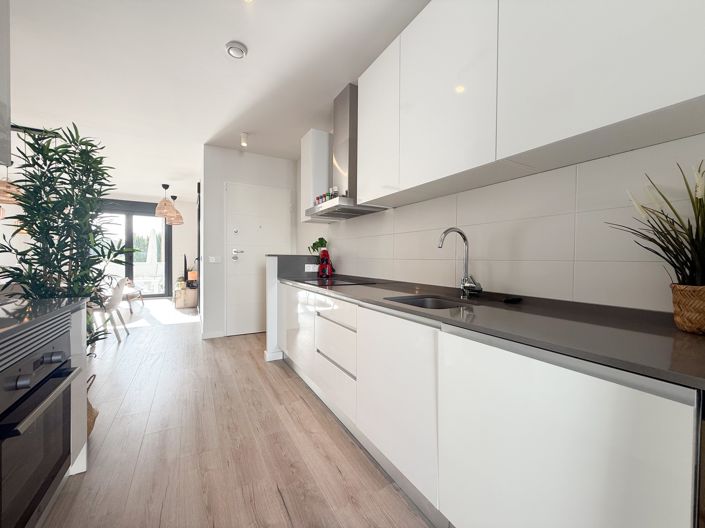 Image No.8-3 Bed Townhouse for sale