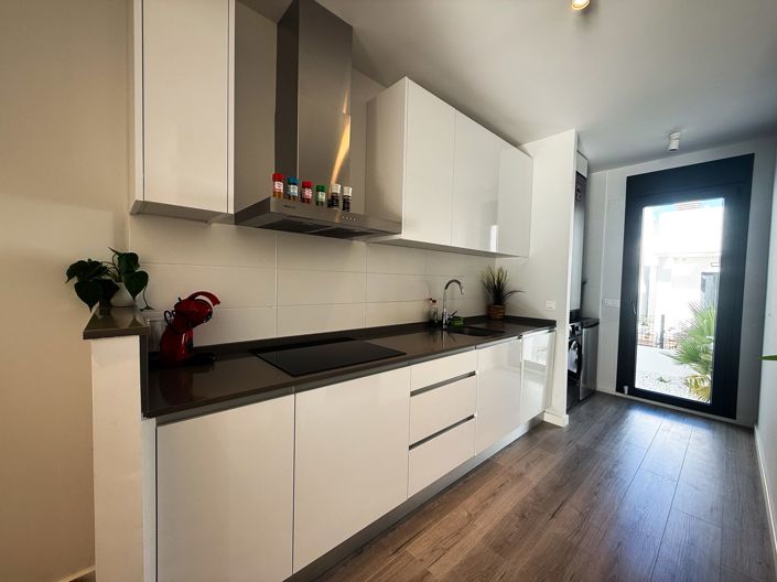 Image No.9-3 Bed Townhouse for sale