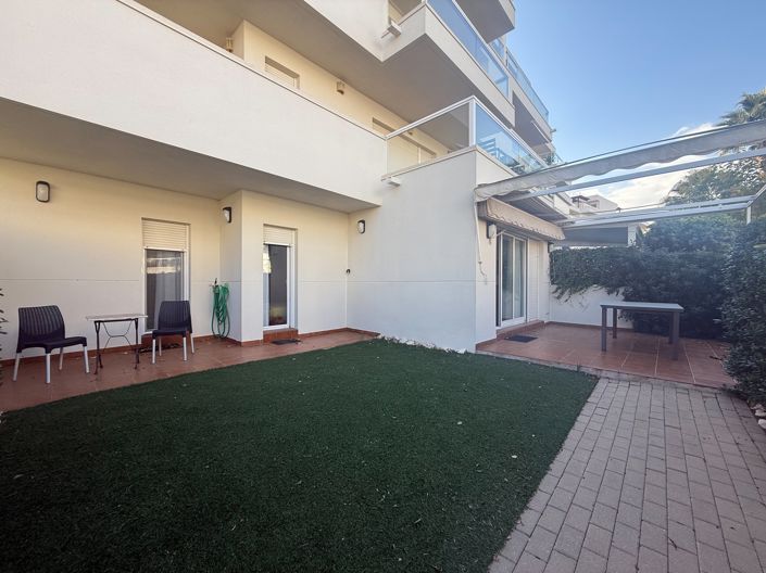 Image No.15-2 Bed Property for sale