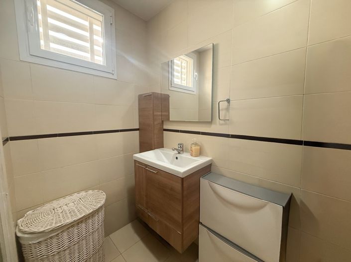 Image No.8-2 Bed Property for sale