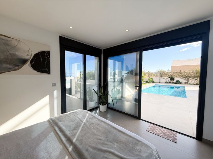 Image No.10-5 Bed Villa for sale