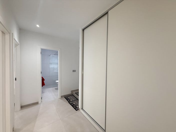 Image No.33-5 Bed Villa for sale