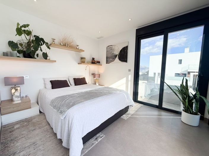 Image No.9-5 Bed Villa for sale