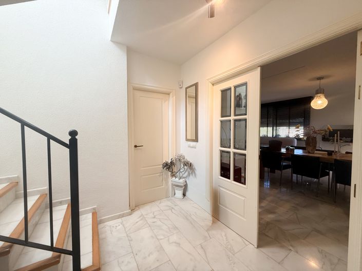 Image No.18-3 Bed Villa for sale