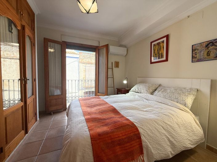 Image No.14-2 Bed Townhouse for sale