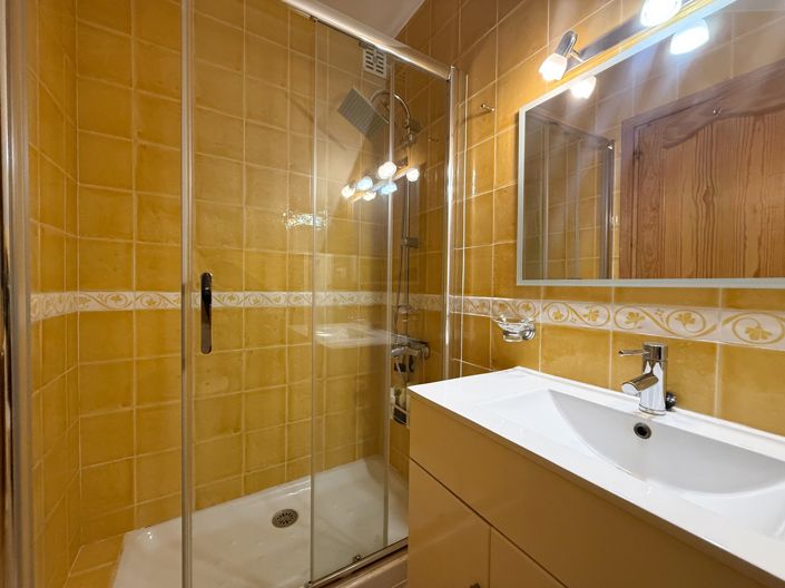 Image No.16-2 Bed Townhouse for sale