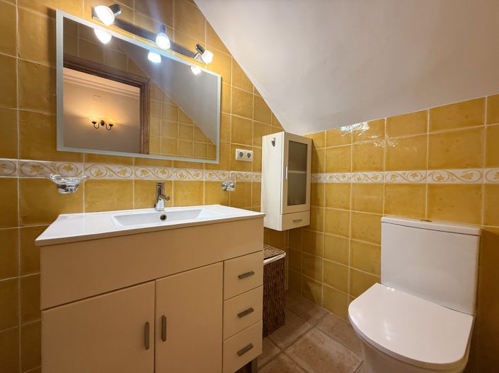 Image No.17-2 Bed Townhouse for sale