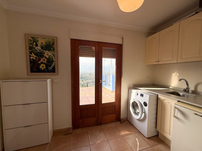 Image No.27-2 Bed Townhouse for sale