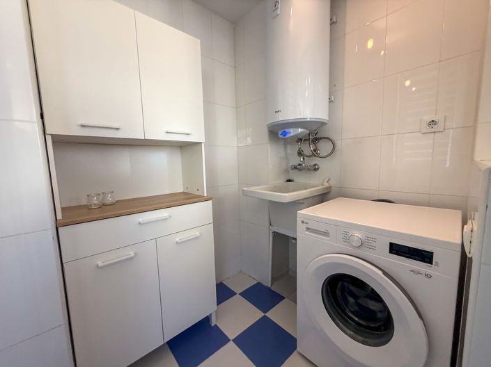 Image No.10-2 Bed Property for sale