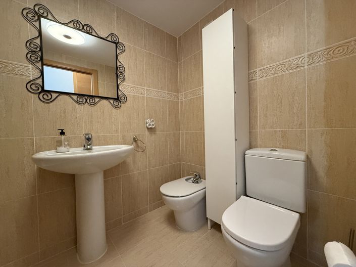 Image No.17-2 Bed Property for sale