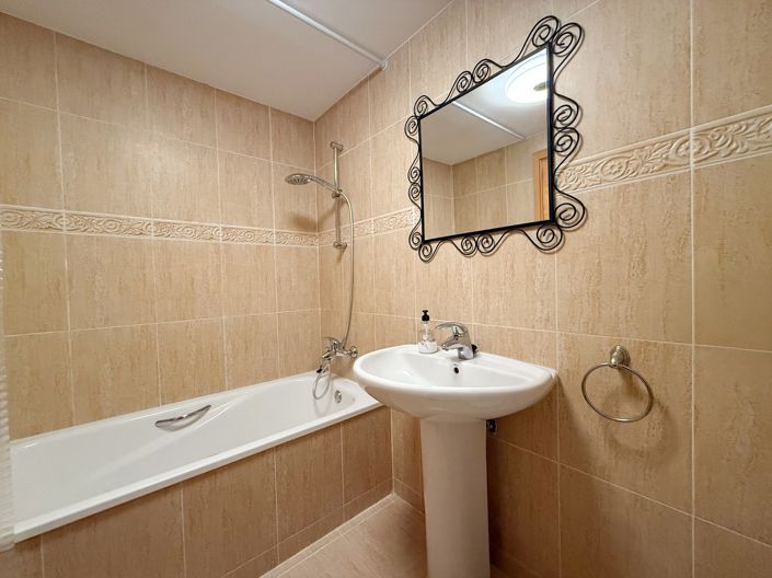 Image No.18-2 Bed Property for sale