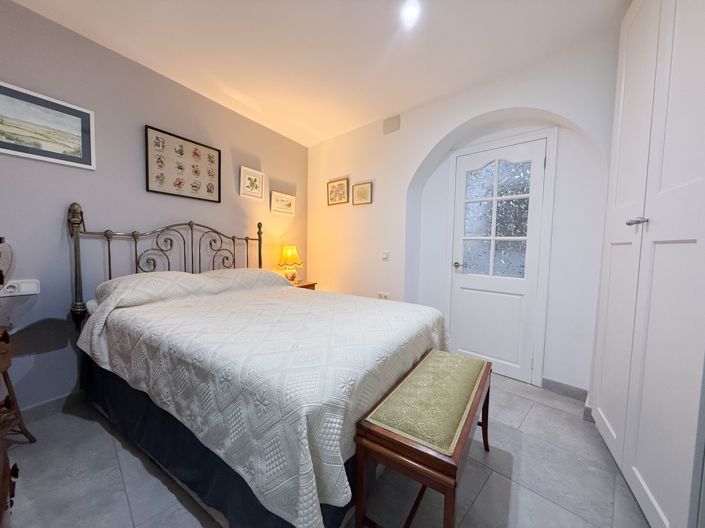 Image No.11-3 Bed Townhouse for sale