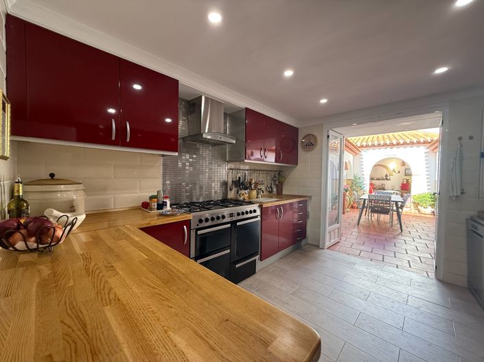 Image No.25-3 Bed Townhouse for sale